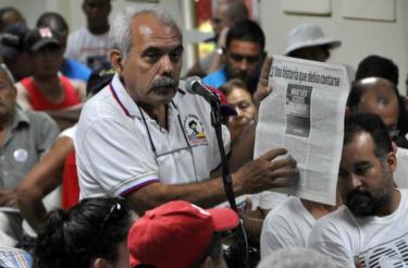 Participantes de la XX Brigada Latinoamericana y Caribeña de Solidaridad con Cuba, durante un encuentro de los familiares de los Cinco Héroes, en el campamento internacional Julio Antonio Mella, en Caimito, provincia de Artemisa