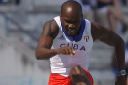 Cisneros y Fernández avanzan en mundial de Moscú