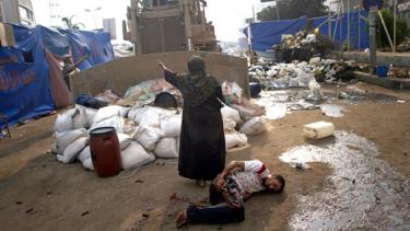 La cadena Al Jazeera informa sobre, al menos, 15 muertos en choques en la ciudad de Ismailía, en el noreste de Egipto