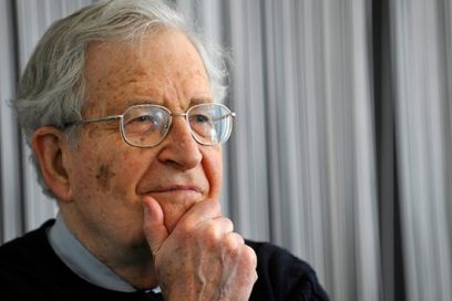 Chomsky: «EE.UU. no se comporta para nada como una democracia: es una plutocracia»