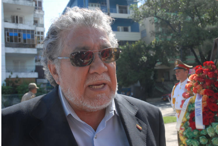 Acto de recordación al Grito de Libertad en América Latina, y colocación de ofrenda floral al prócer de la independencia del Ecuador, Eloy Alfaro, en la Avenida de los Presidentes, en el municipio de Plaza de la Revolución, en el que participaron Elio Gómez, vicepresidente del Instituto Cubano de Amistad con los Pueblos ICAP Y Jorge Rodríguez Hernández, embajador de Ecuador en Cuba. Fotos: Agustín Borrego.