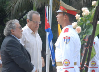 Acto de recordación al Grito de Libertad en América Latina, y colocación de ofrenda floral al Héroe Nacional José Martí, en el Parque Central de la capital cubana