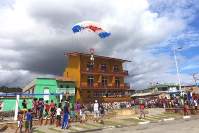 Envía René González saludos a Baracoa y su copa de paracaidismo