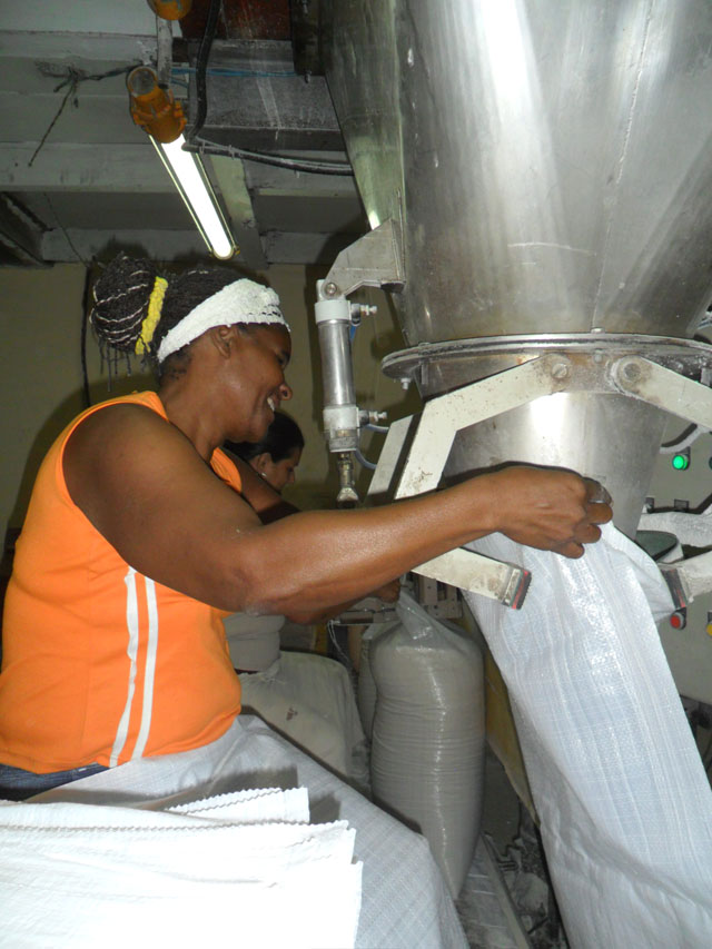 Antes de la venidera zafra se preparará el personal de 16 puestos claves de las cuatro fábricas de azúcar de Ciego de Ávila. Foto: Idael Varela Ferrer