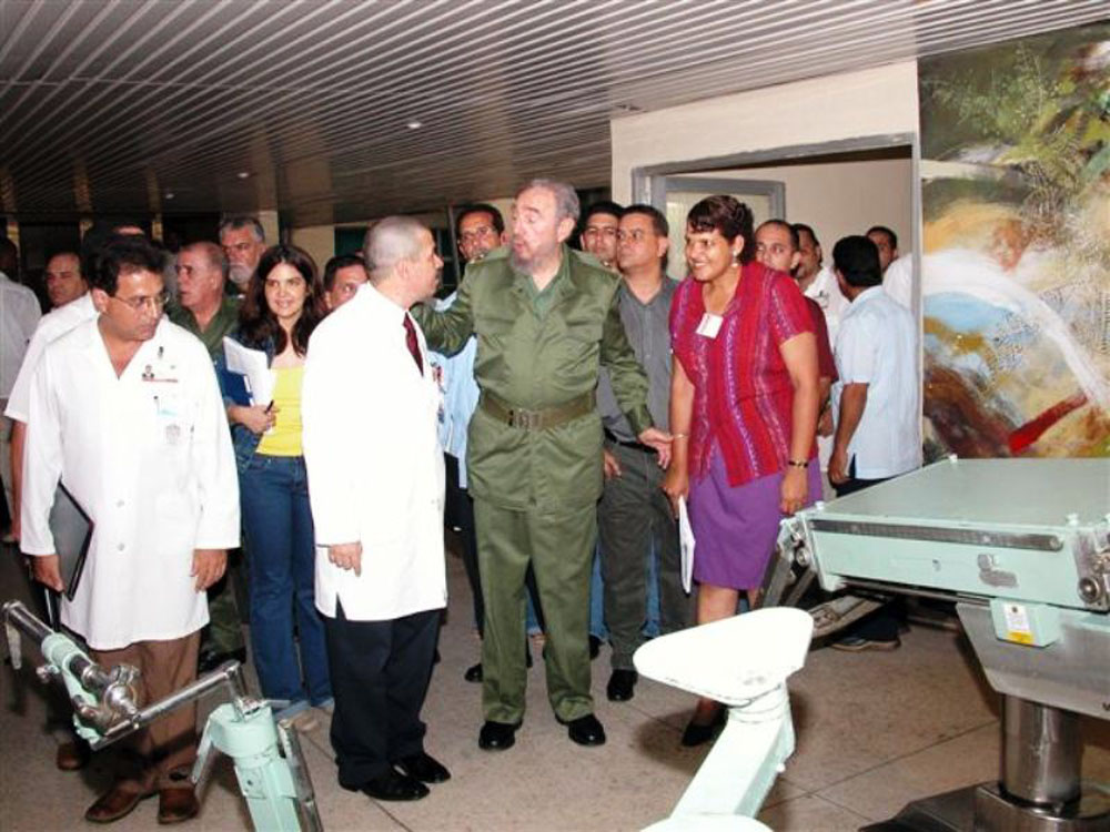 Fidel en hospital de Cienfuegos - 2005