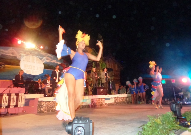 En la plaza Cacique Hatuey se realizó la gala por el 502 aniversario de Baracoa