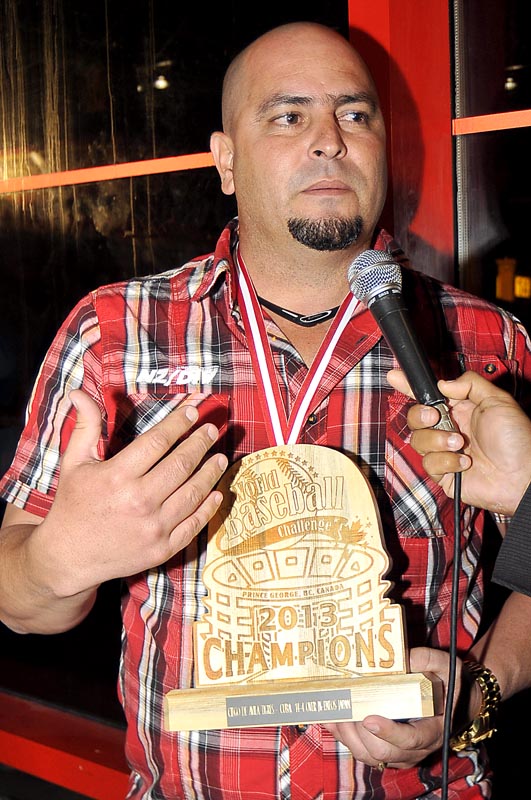 Roger Machado declara a la prensa sus impresiones del torneo. Fotos: José Raúl Rodríguez Robleda