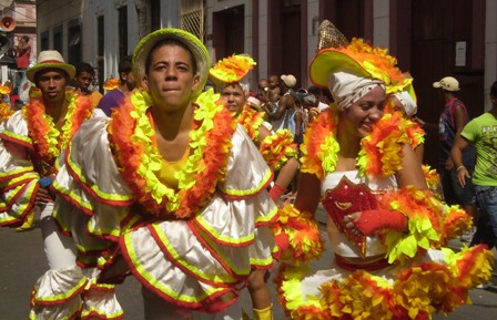 Matanzas en carnaval, a ritmo de rumba.