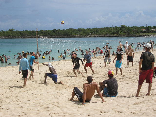 Playa Blanca sigue estando entre las preferidas de los holguineros.