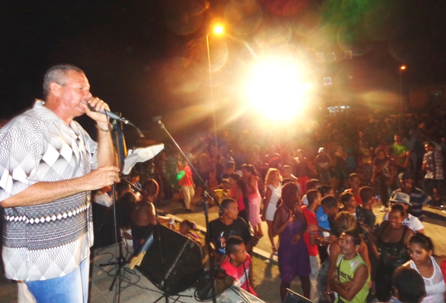 El Ruso en una de sus presentaciones en Baracoa.