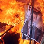 Choques entre los manifestantes pro Morsi y la Policía en las ciudades de Menia y Asiut. Texto completo en: http://actualidad.rt.com/actualidad/view/102919-egipto-dispersar-manifestantes-morsi-muertos