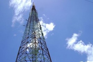 La torre de Llanadas Arriba transmite para Yaguajay y parte de Ciego de Ávila; su reparación también implica limar vulnerabilidades en caso de fenómenos naturales.