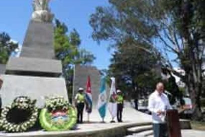 Monumento para el peregrino humilde José Martí en Guatemala