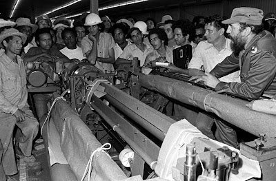 Fidel reunido con trabajadores del combinado textil de Santa Clara, 4 de abril de 1979