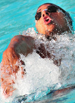 El espaldista Pedro Medel tampoco pudo avanzar en su mejor distancia.