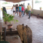 Uno de los hallazgos arqueológicos más importantes de San Severino fue la cureña (base de un cañón) que aparece en primer plano. Fue construida con madera cubana del siglo XIII.