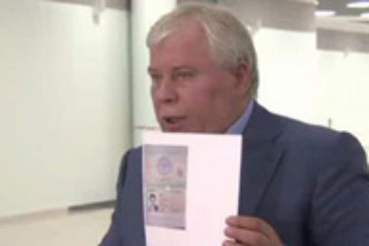 Snowden recibe asilo temporal de un año y sale del aeropuerto de Moscú