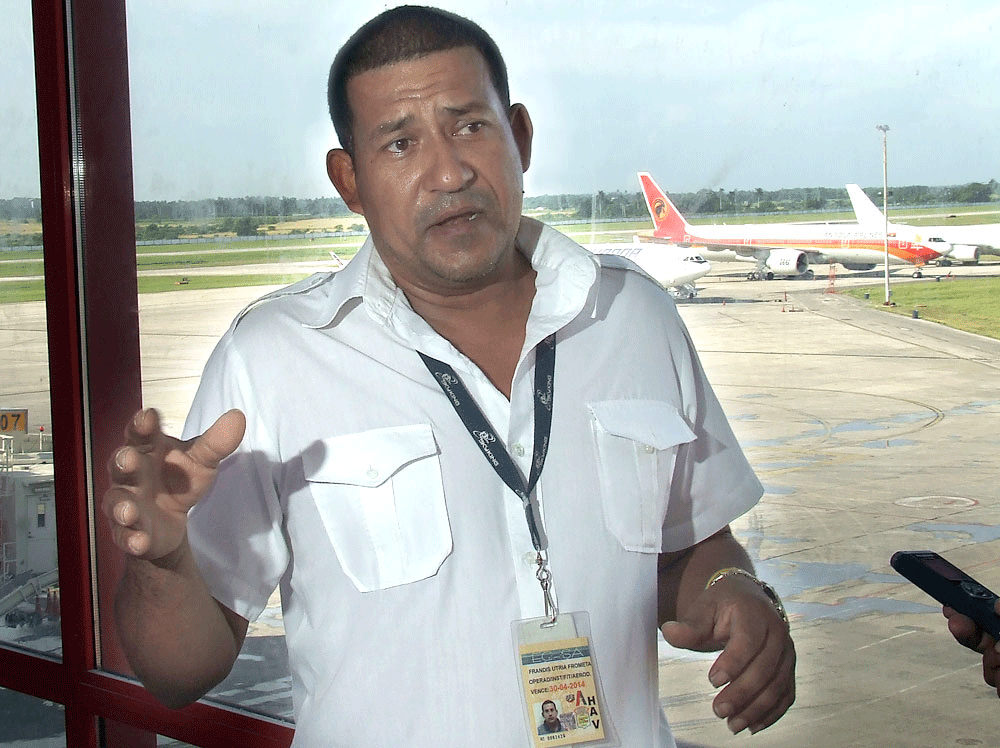 Aquí el trabajo es fuerte, constante; hay que hacerlo de manera continua, en cadena, asegura Frandy Utria, trabajador destacado de Ecasa Habana.