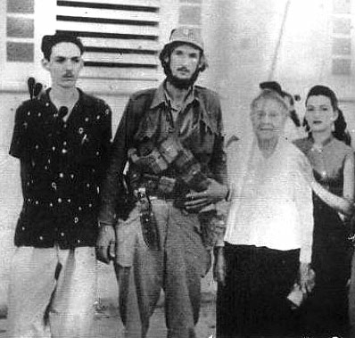 Miguel Bertrán al centro, junto a su familia el 2 de enero de 1959 en Guantánamo.