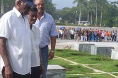 Rinden homenaje a Emilio Bárcenas en el aniversario 55 de su caída en combate