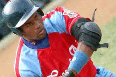 Jonrón de Fiss a la hora de recoger los bate