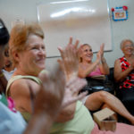 Aplausos para una joven cantante. Foto: Agustín Borrego.