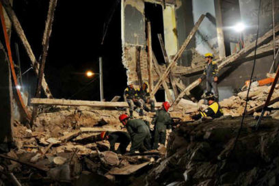 Intensas labores de rescate en derrumbe de barriada habanera