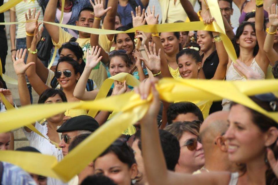 Cintas amarillas en la UH. Foto. Karla María Venereo León