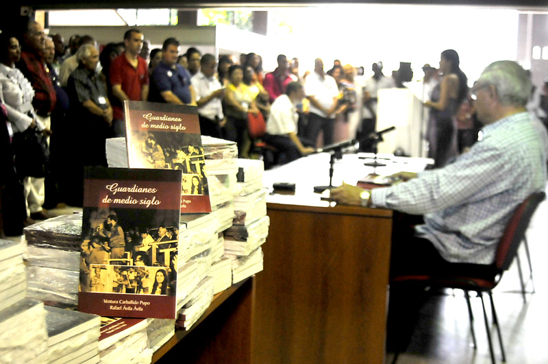 Ventura Carballido Pupo presentó el libro Guardianes de medio siglo. Foto: José R. Rodríguez Robleda