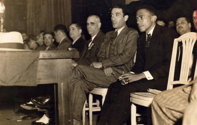 De derecha a izquierda, Lázaro junto a Lombardo Toledano, durante el Congreso Constitutivo de la CTC.