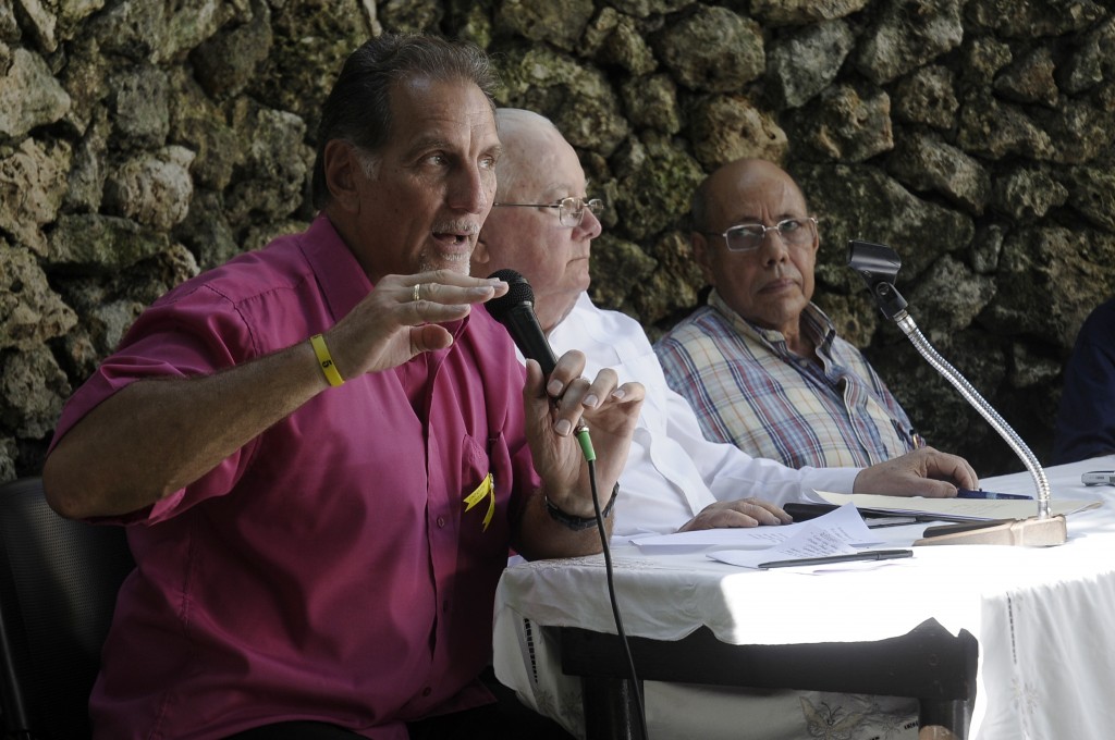 El Heroe de la Republica de Cuba, Rene Gonzalez interviene en el Dialogo de Generaciones que siguio a la Creacion del Club Martiano para la liberacion de los Cinco heroes