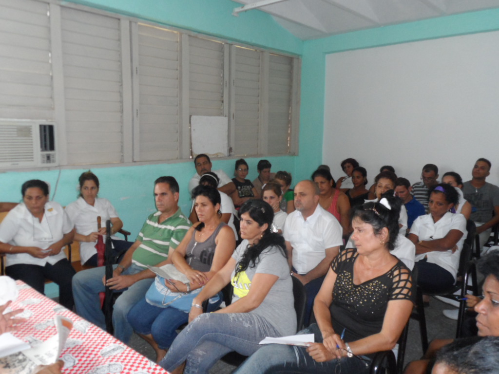 Trabajadores sanjuaneros debaten Anteproyecto de Ley Código de Trabajo en el policlínico Modesto Gómez Rubio, perteneciente al reconocido municipio tabacalero. Foto: Eduardo González Martínez.