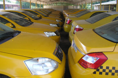 Taxis parqueados no ganan flete