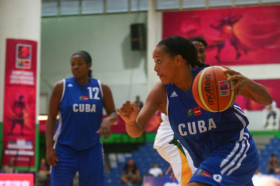 Abrir con el pie derecho