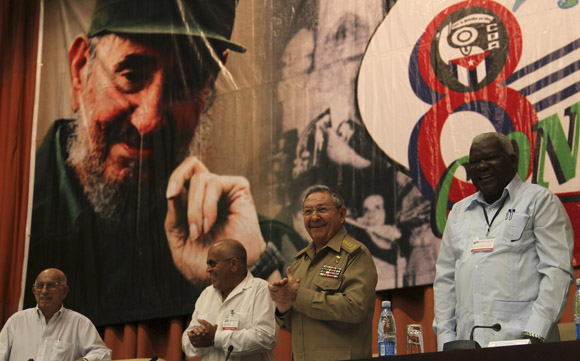 Preside Raúl Castro sesión plenaria del VIII Congreso de los Comité de Defensa de la Revolución. Foto: Ismael Francisco /Cubadebate.