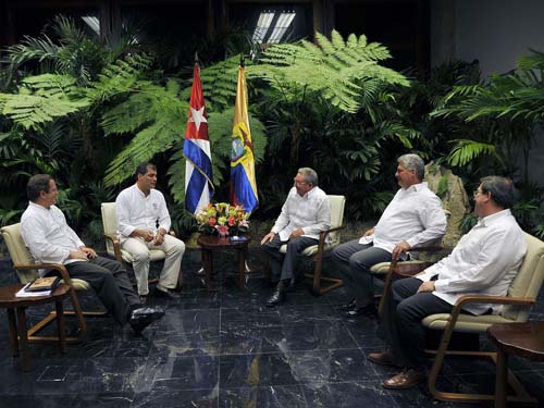 El distinguido visitante estuvo acompañado por Ricardo Patiño, ministro de Relaciones Exteriores del Ecuador. Por la parte cubana participaron además, Miguel Díaz-Canel Bermúdez, Primer Vicepresidente de los Consejos de Estado y de Ministros, y el canciller Bruno Rodríguez Parrilla