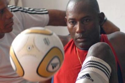 Erick Hernández, nuevo récord en dominio del balón