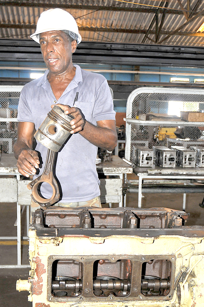 Uno de los trabajos recientes de Víctor Bonilla fue la adaptación de metales para el punto de apoyo del cigüeñal de un motor de procedencia japonesa.