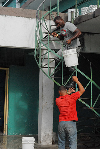 Al no contar con otra torre de enfriamiento, tienen que mantener la temperatura manualmente. Fotos: Leandro Armando Pérez Pérez