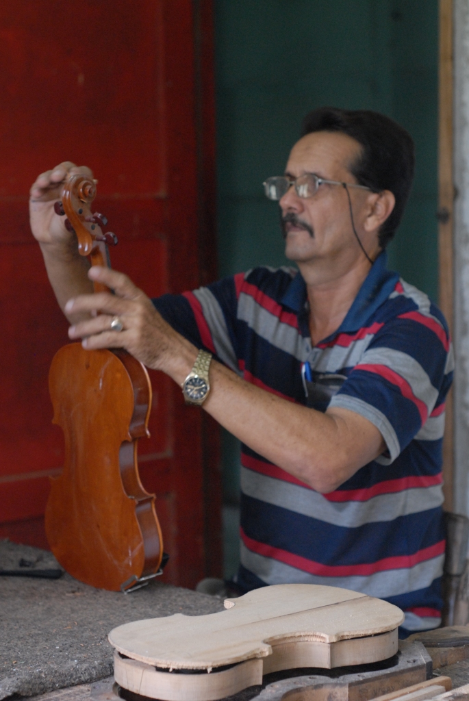 foto 2 fabrica-violines minas cmg