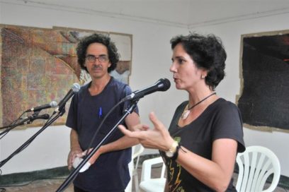 Húmedo tributo poético a Ada Elba