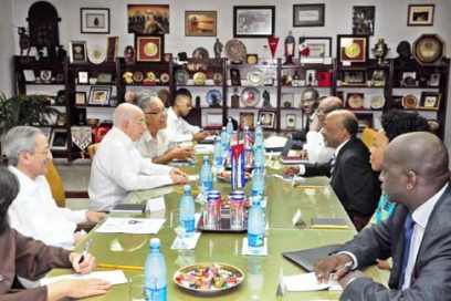 Recibe Machado Ventura al Secretario General de la SWAPO