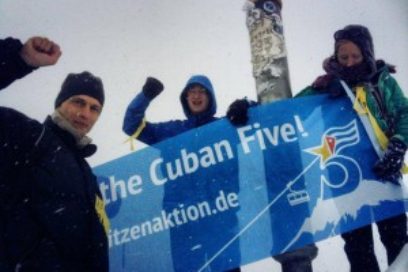 Germany: Activists Climb Highest Peak in Favor to the Cuban Five