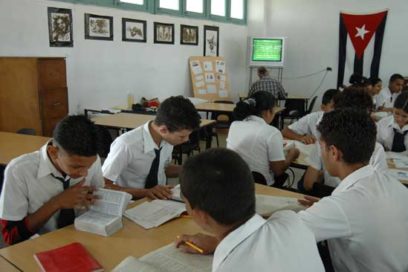 ¿Por la borda 39 años de docencia?