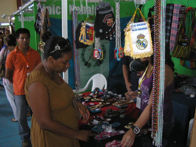 El stand guatemalteco se encuentra montado en el Recinto Ferial de Holguín. Foto: Manuel Valdés Paz.