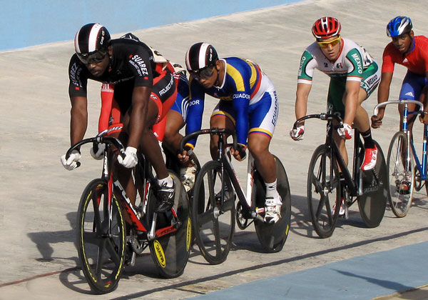 La Copa Cuba de ciclismo se celebró por espacio de cuatro días en el velódromo Reinaldo Paseiro. Foto: Gabriela López Dueñas