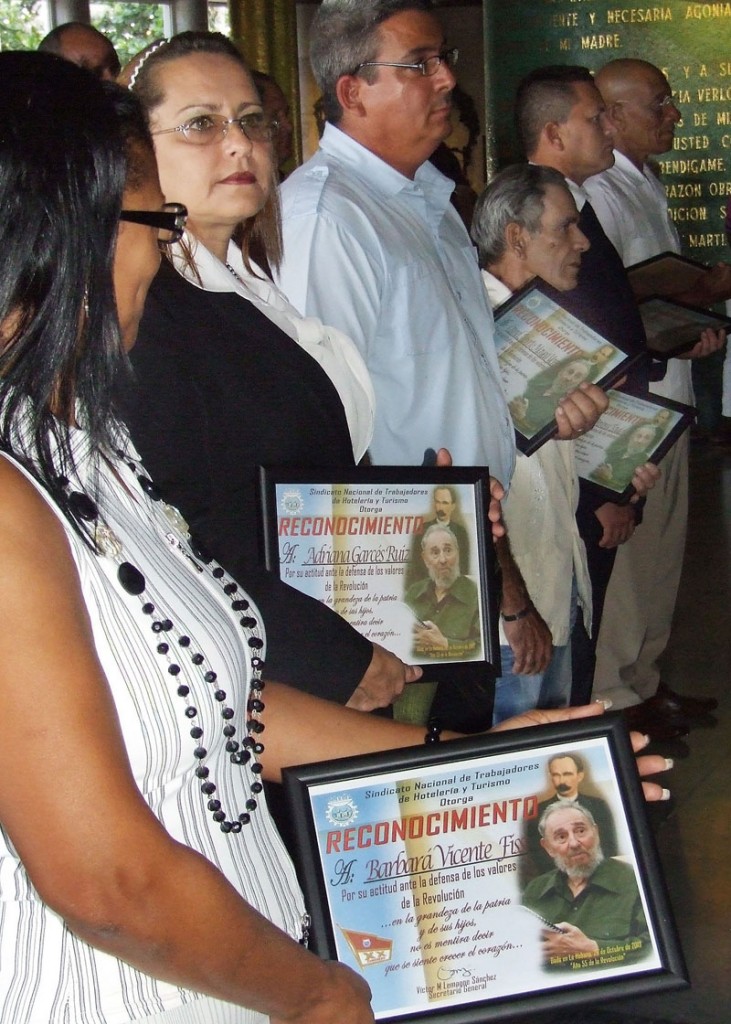 Trabajadores reconocidos por el SNTH. Foto: Heriberto González.