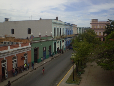 Matanzas reúne notables valores en su entorno edificado, el cual destaca por la autenticidad de la trama urbana y diversos espacios con marcado estilo neoclásico.