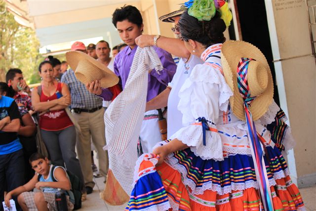 Artistas de diferentes países participan en el festival internacional