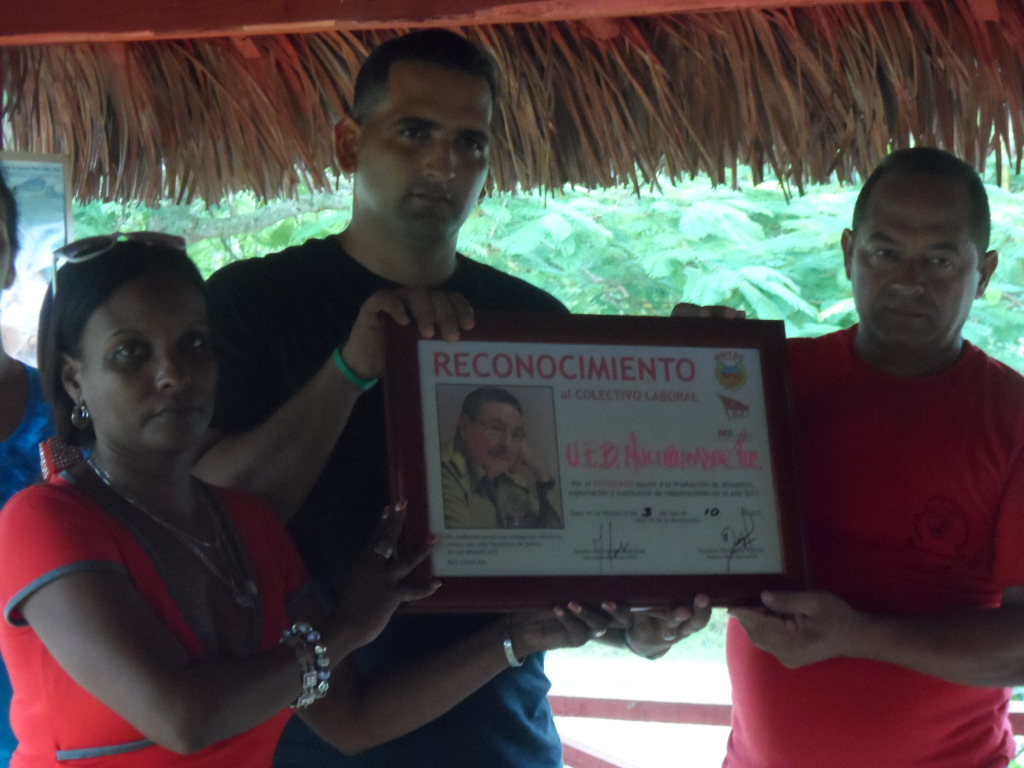 El colectivo recibió el reconocimiento Ministro de la Agricultura y del Secretario General del Sindicato Nacional de los Trabajadores Agropecuarios y Forestales.